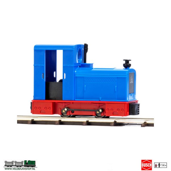 Busch 12132 veldspoor diesel locomotief Deutz OMZ 122 F blauw - rood VBeldbaanshop.nl